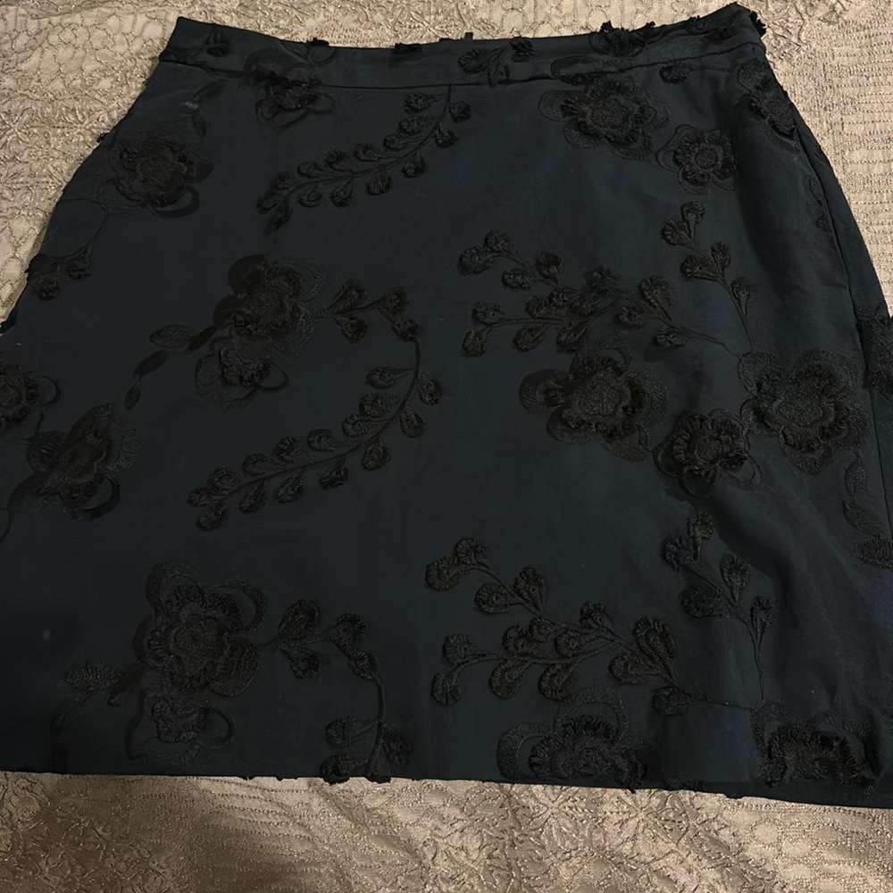 NWT Banana Republic Size 6 Navy Black Appliqué Skirt